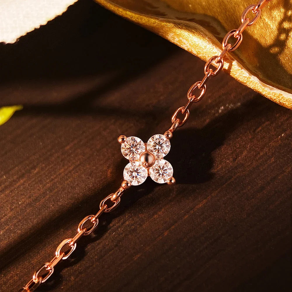 שרשרת מויסנייט תלתן עדינה